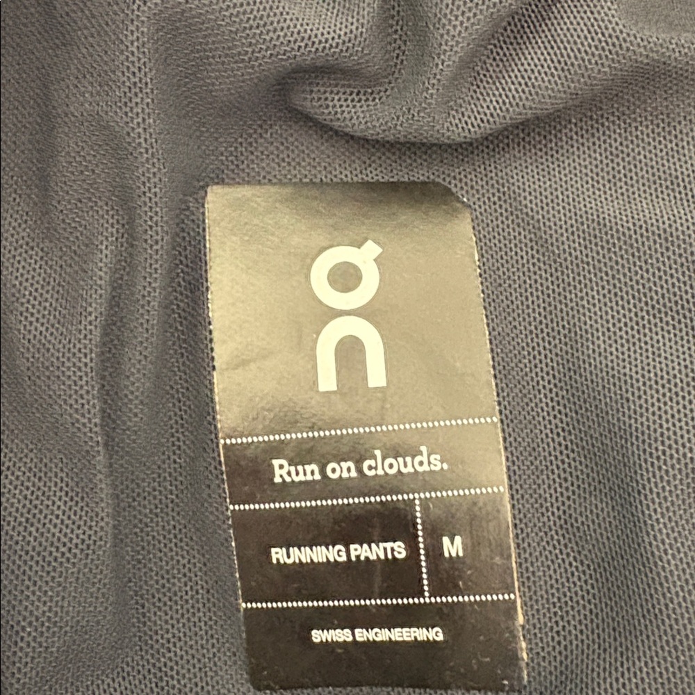 ON Running Pants Navy Pockets Zip Ankles Athletic Performance Size M Flaw* - Picture 2 of 14